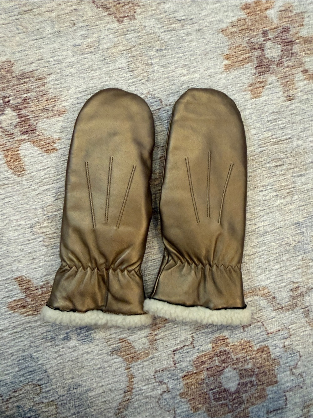 Danier Taupe Genuine Leather Lined Mittens S/M - Picture 3 of 7